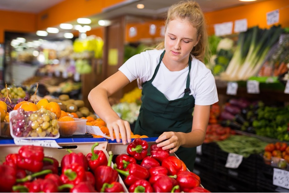 A student working in a grocery store.